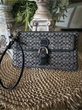 Coach VINTAGE w/ lil C’s Phone Clutch in Black and Gray in MINT Condition